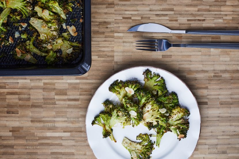 Broccoli baked with tahini